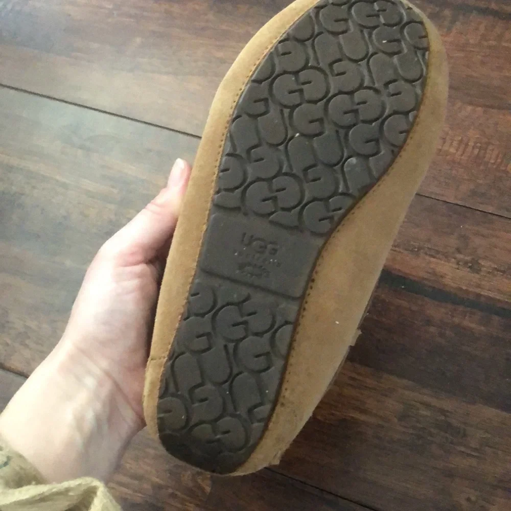 Ugg slippers like new! - Picture 2 of 3